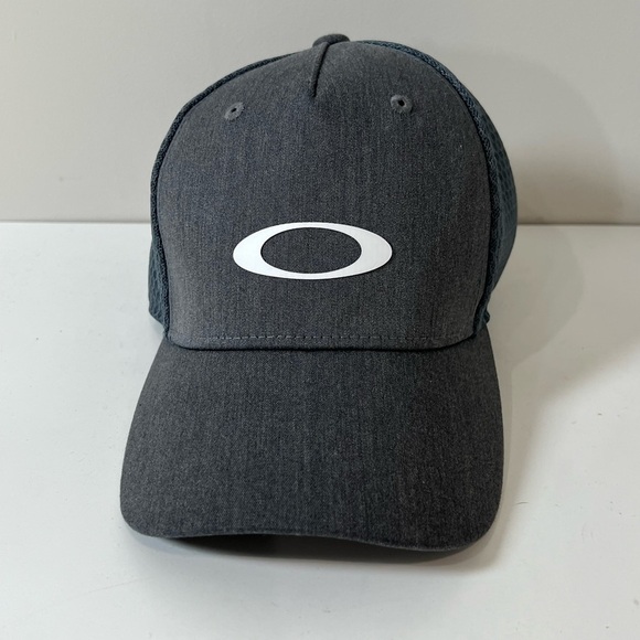 Oakley Carbon Gray Performance Fit Hat Cap Front Logo Clean - Picture 1 of 6